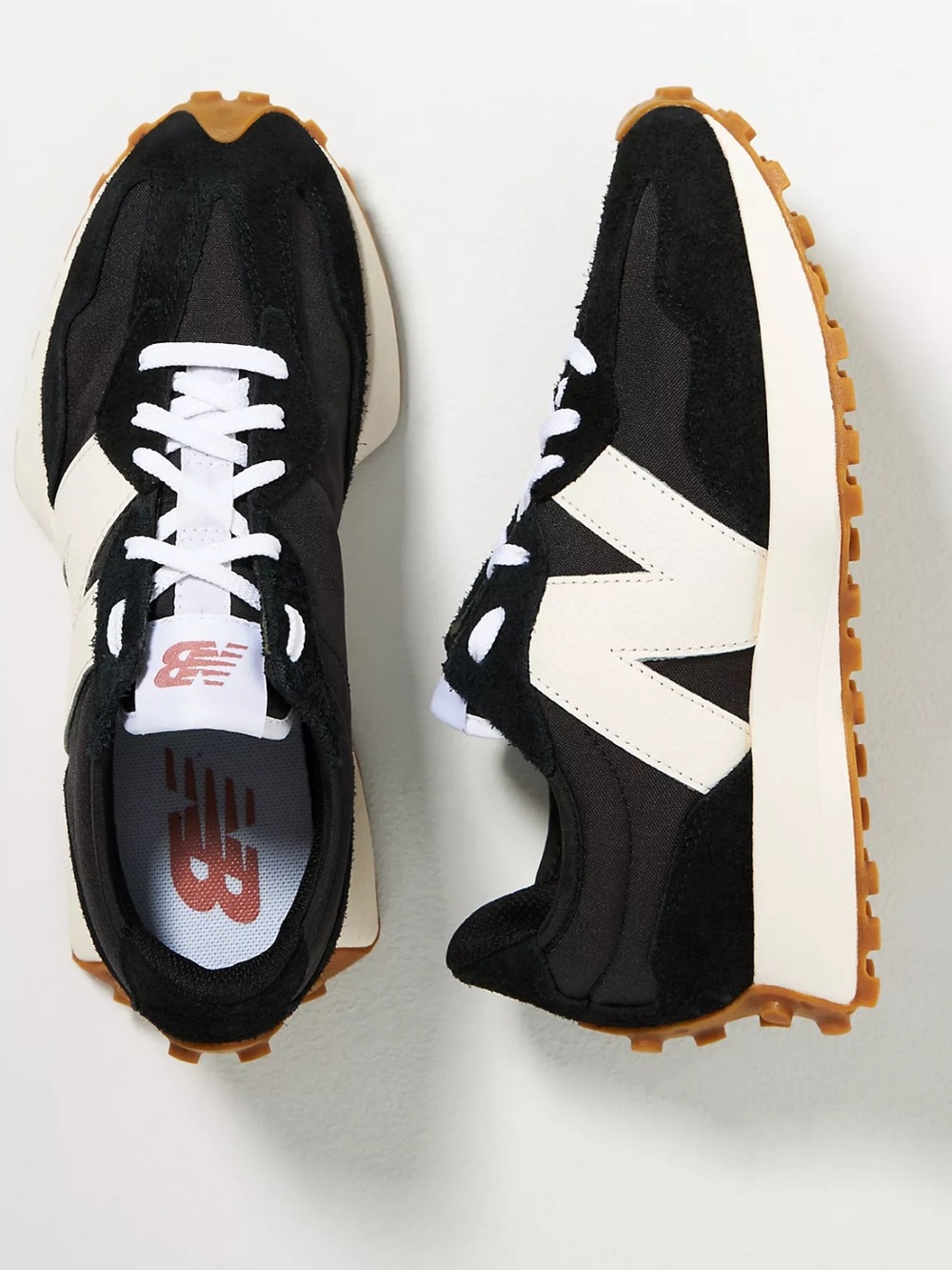 New Balance 327 Sneakers Size 9; Black/White